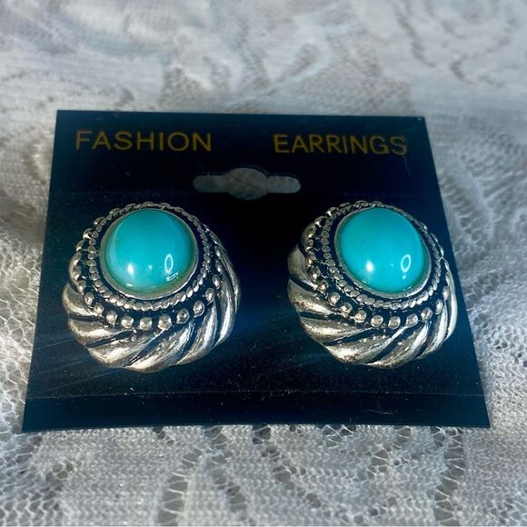 Avon Vintage Button Earrings Turquoise and Silver Southwestern Boho Jewelry - Picture 4 of 5